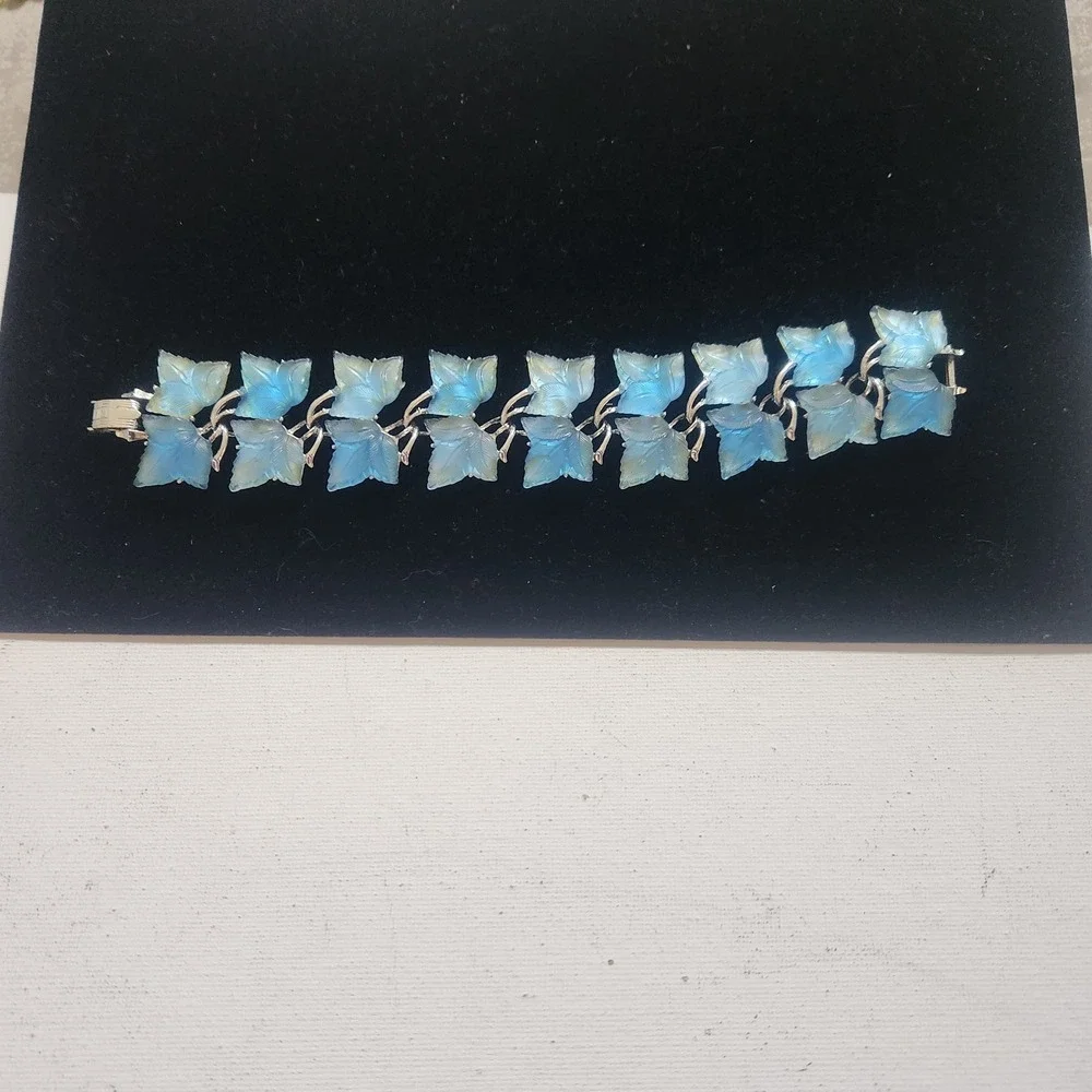 Vintage Carved Frosted Blue‎ thermostat Link Bracelet Silver Tone Botanical